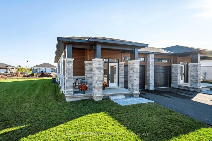 Property Photo:  1057 Moore Street  ON K6V 0H1 