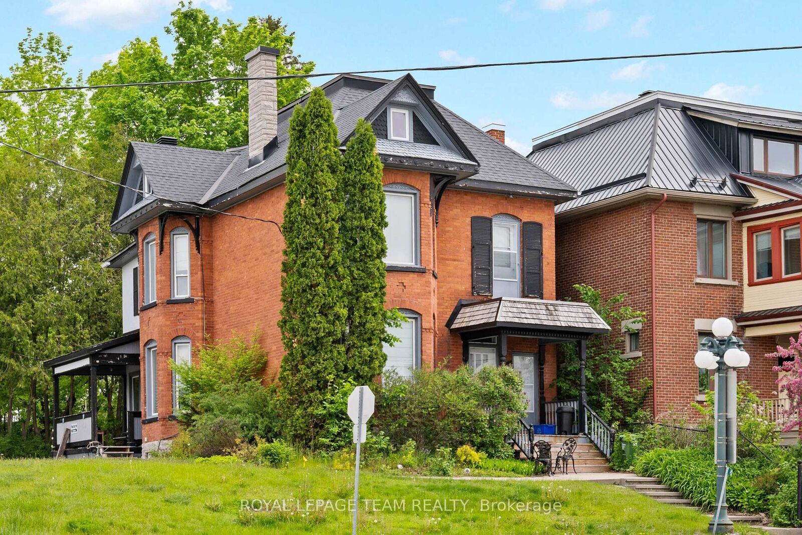 Property Photo:  422 Donald B Munro Drive  ON K0A 1L0 