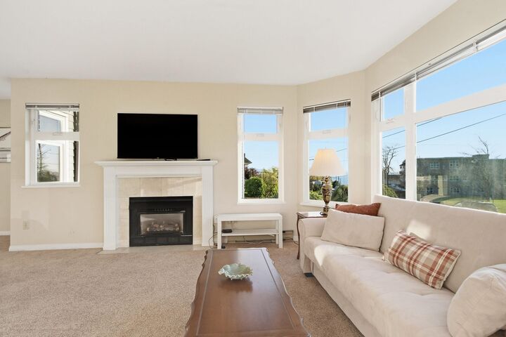 Property Photo:  1220 Fir Street 306  BC V4B 4B1 