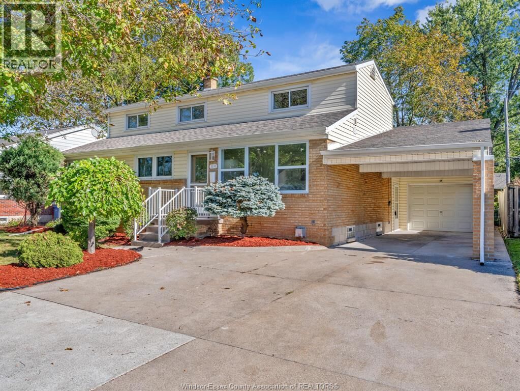 Property Photo:  3518 Woodland Avenue  ON N9E 1Z8 