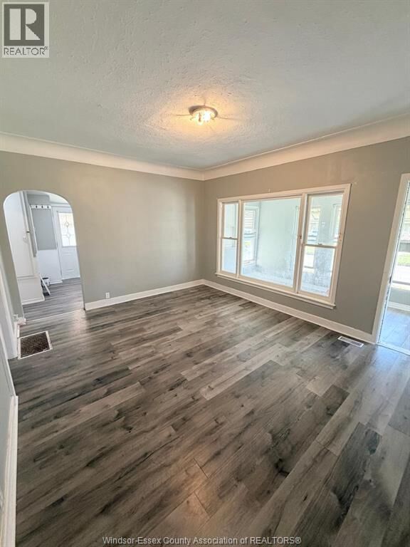 Property Photo:  1889 University Avenue West 2  ON N9B 1C7 