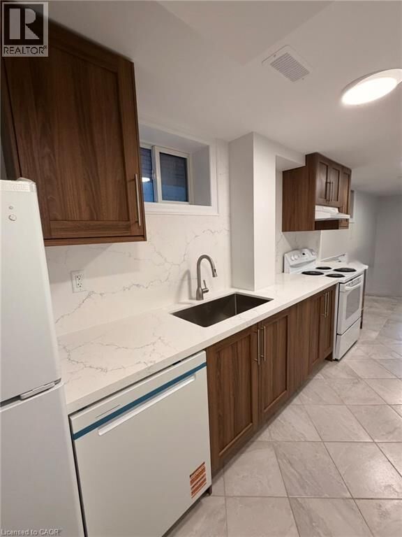Property Photo:  103 McAnulty Boulevard  ON L8H 3H3 