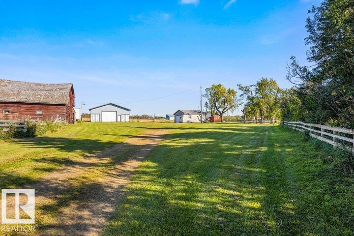 Property Photo:  58231 Rge Rd 222  AB T0A 2V0 