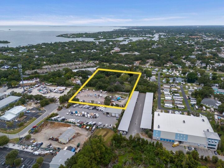 Property Photo: 109 Old Oak Lane FL 34683
