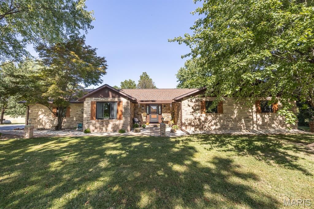 Property Photo:  2001 Tiffany Drive  IL 62223 