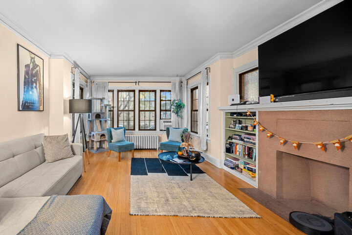 Property Photo: 2037 W Morse Avenue 1 IL 60645