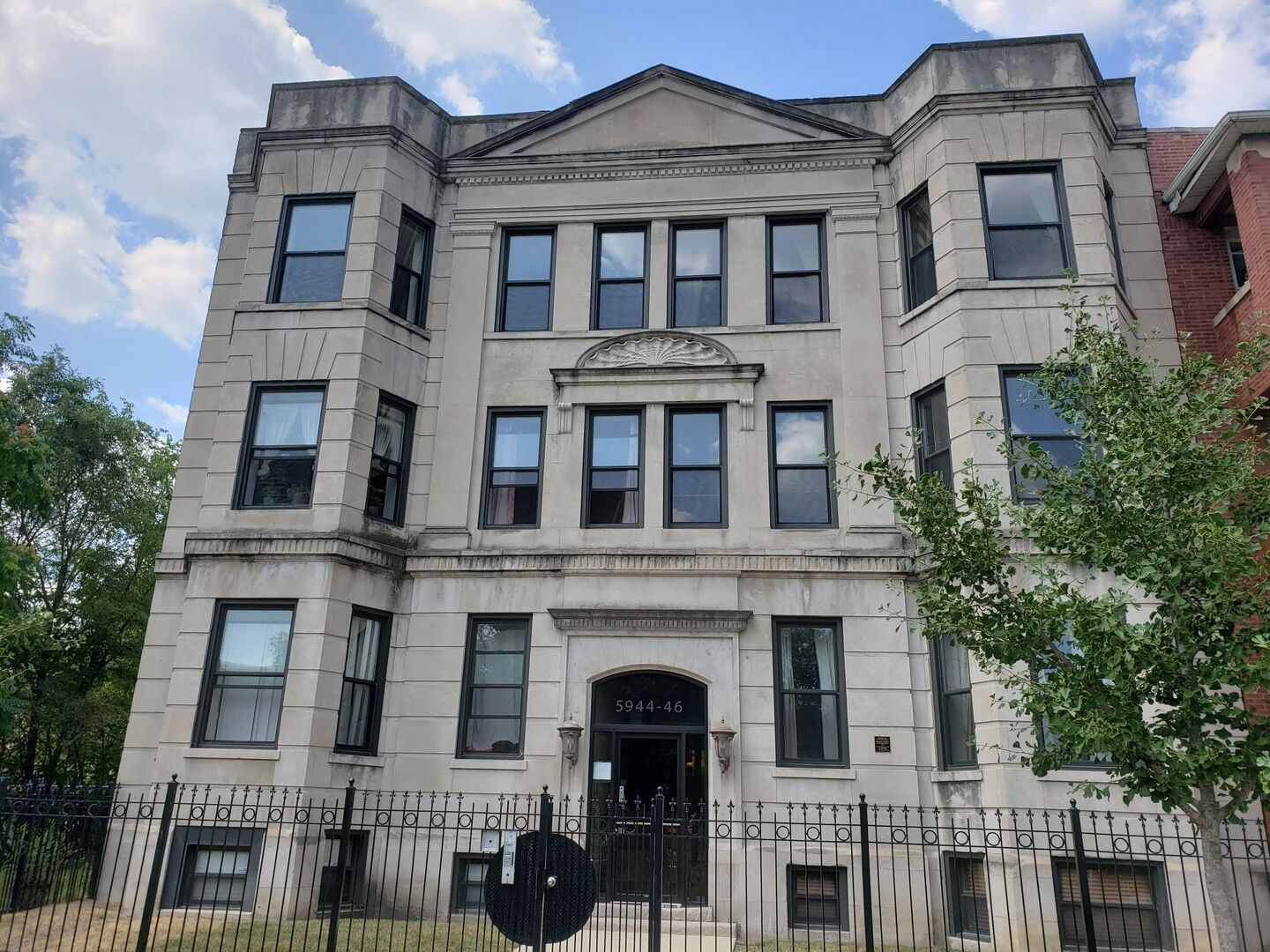 Property Photo: 5946 S Prairie Avenue 2S IL 60637
