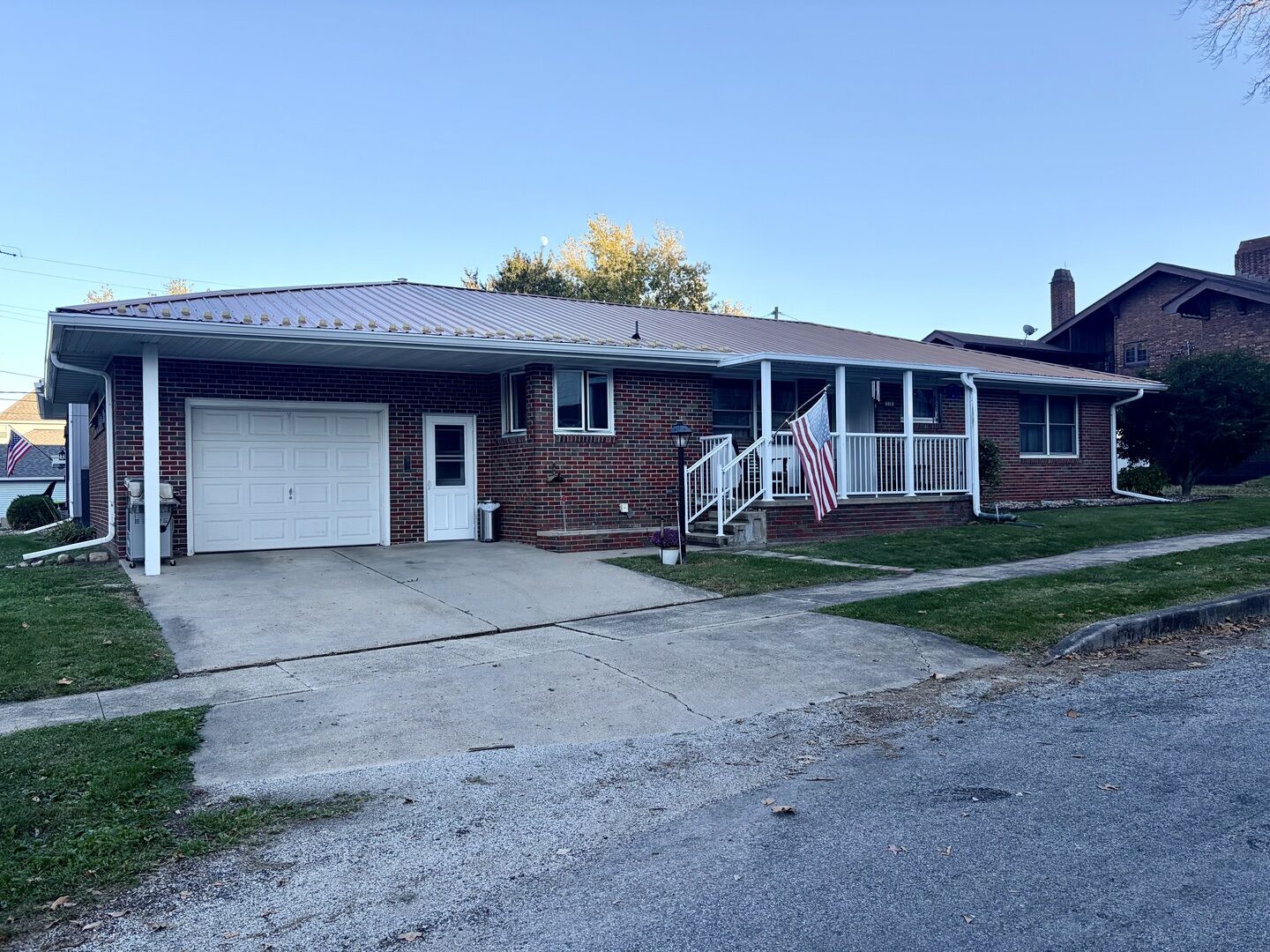 Property Photo:  520 N Quincy Street  IL 61727 