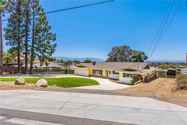 Property Photo:  4430 Crestview  CA 92860 