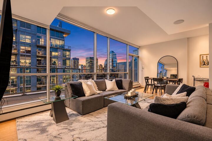 Property Photo:  135 13 Avenue SW 2206  AB T2R 0W8 