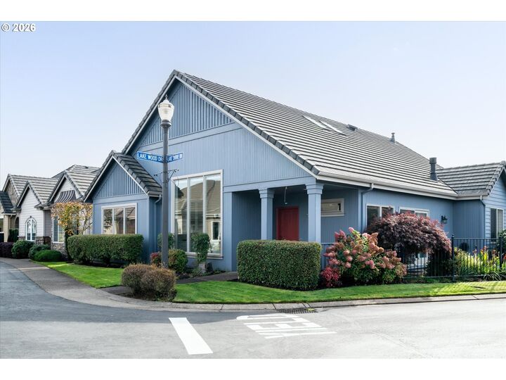 Property Photo:  2002 Lake Shore Dr  OR 97408 