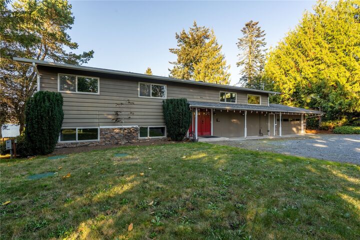 Property Photo: 286 E Bartlett Rd WA 98264