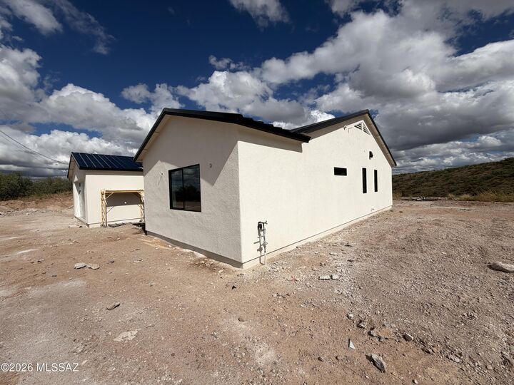 Property Photo:  521 Camino Agosto  AZ 85648 