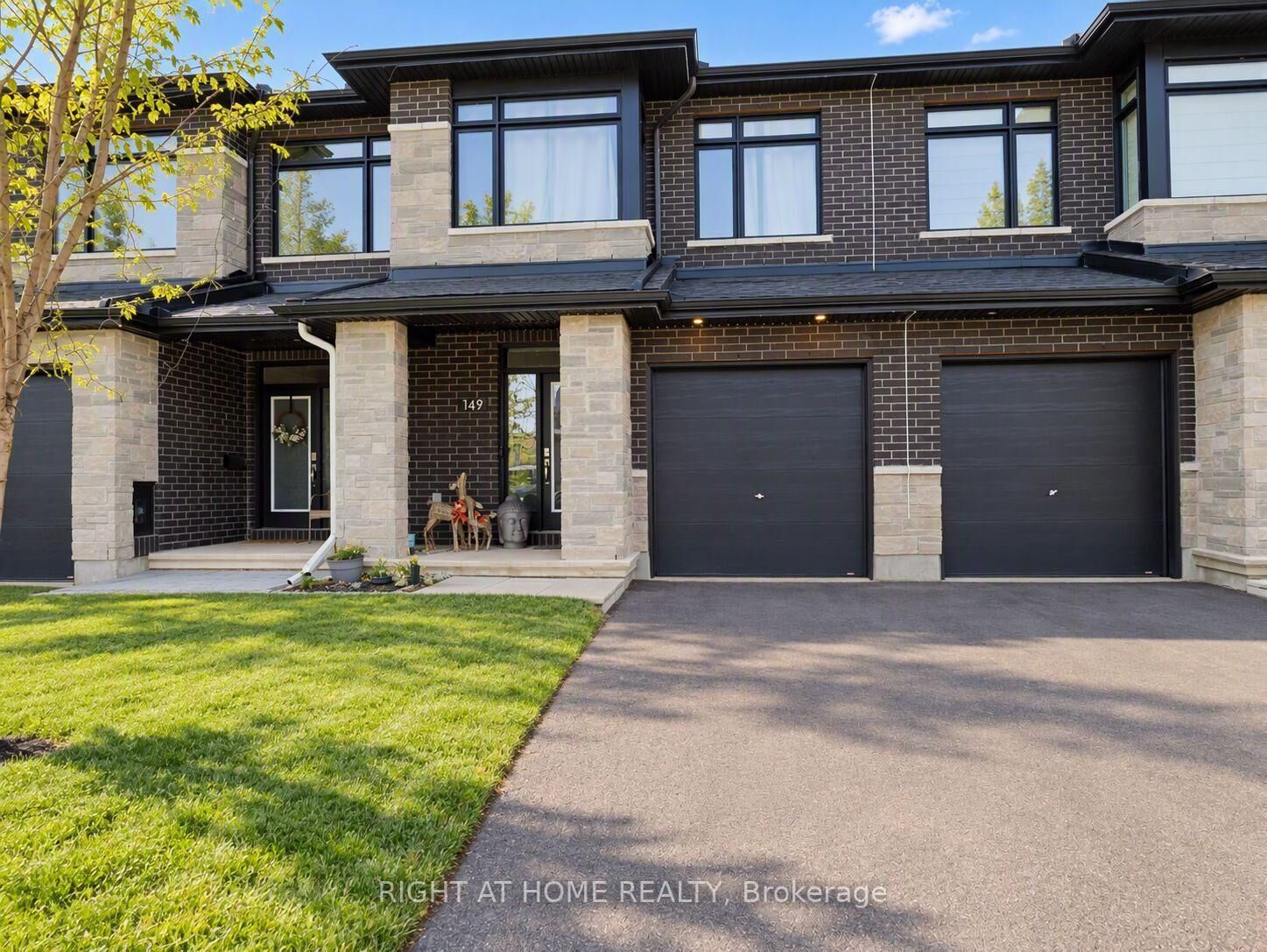 Property Photo:  149 Wabikon Crescent  ON K1X 0H8 