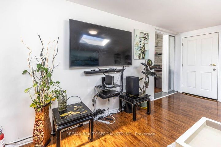 Property Photo:  124 Roebuck Drive  ON M1K 2H8 