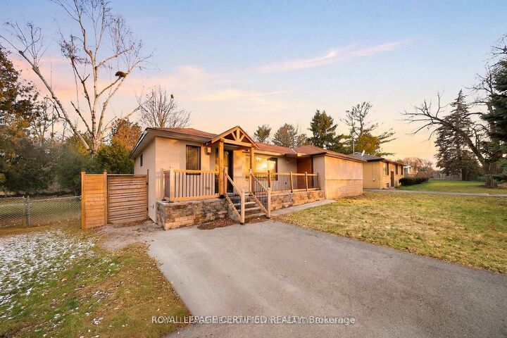 Property Photo:  208 Glen Oak Drive  ON L6K 2J2 