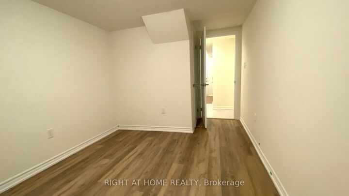 Property Photo:  980 Alder Gate  ON L9E 1R6 