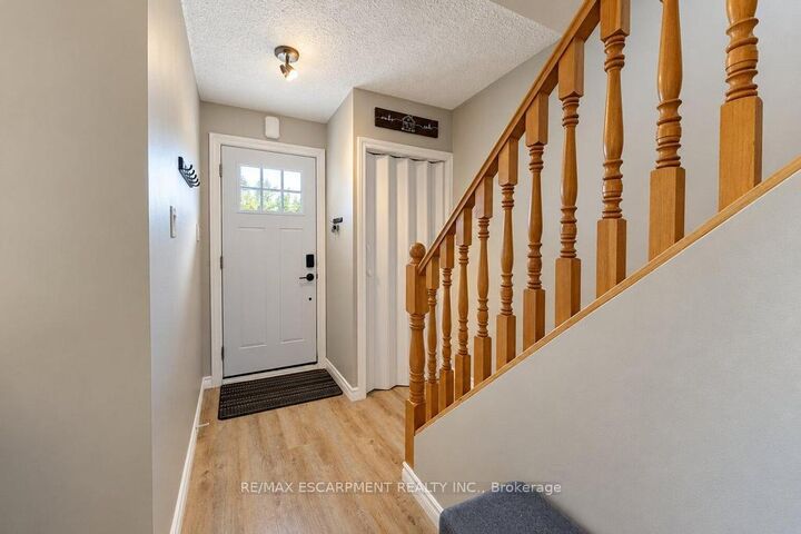 Property Photo:  10 Angus Road 21  ON L8K 6K3 