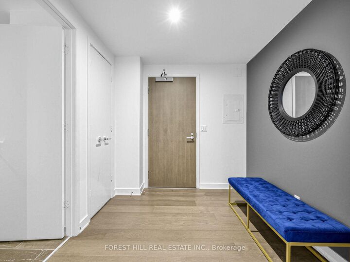 Property Photo:  1 Bloor Street E 6805  ON M4W 0A8 