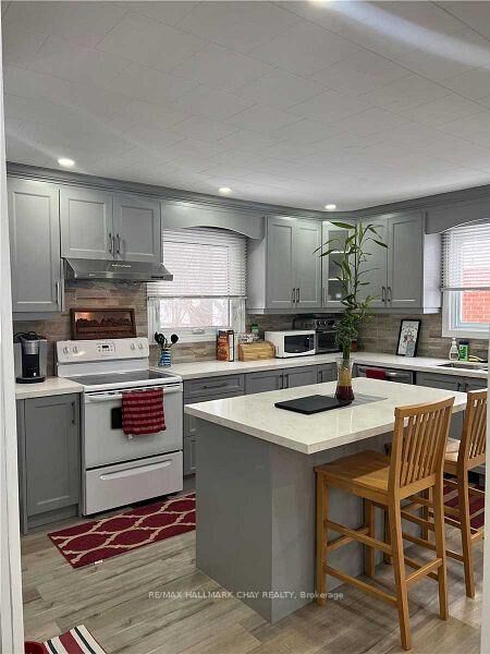 Property Photo:  339 William Street Upper  ON L9V 2W9 
