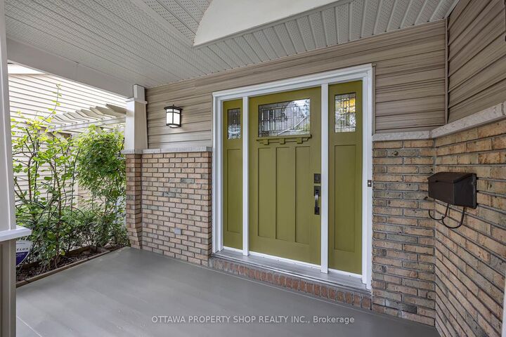Property Photo:  3146 Dumaurier Avenue  ON K2B 8R1 