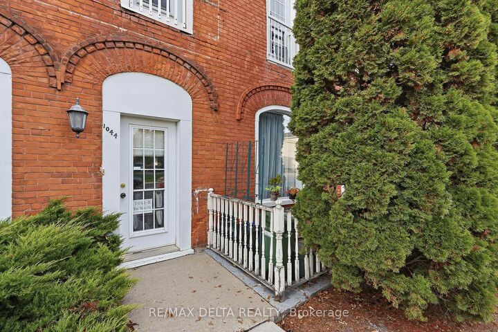 Property Photo: 1044-1046 King Street ON K0B 1K0
