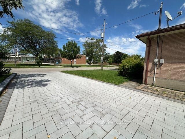 Property Photo:  295 Pleasant Avenue Bsmt  ON M2R 2R2 