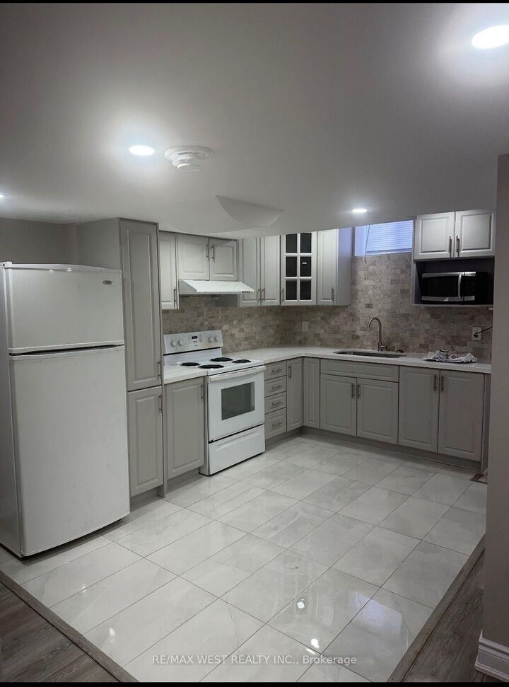 Property Photo:  5 Bryony Road  ON L7A 0G2 