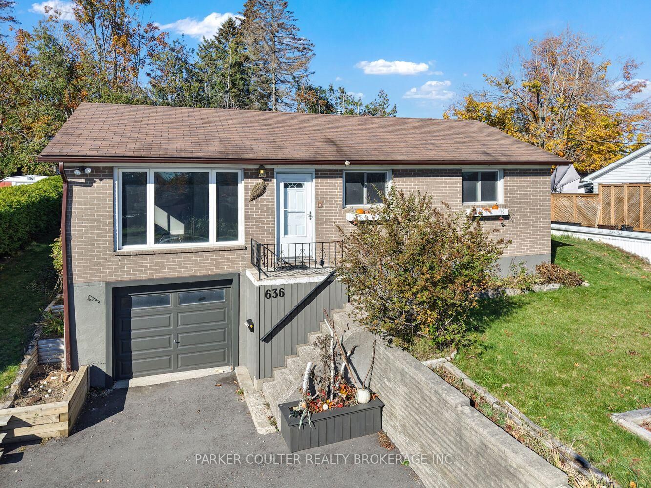 Property Photo: 636 Mississaga Street W ON L3V 3C6