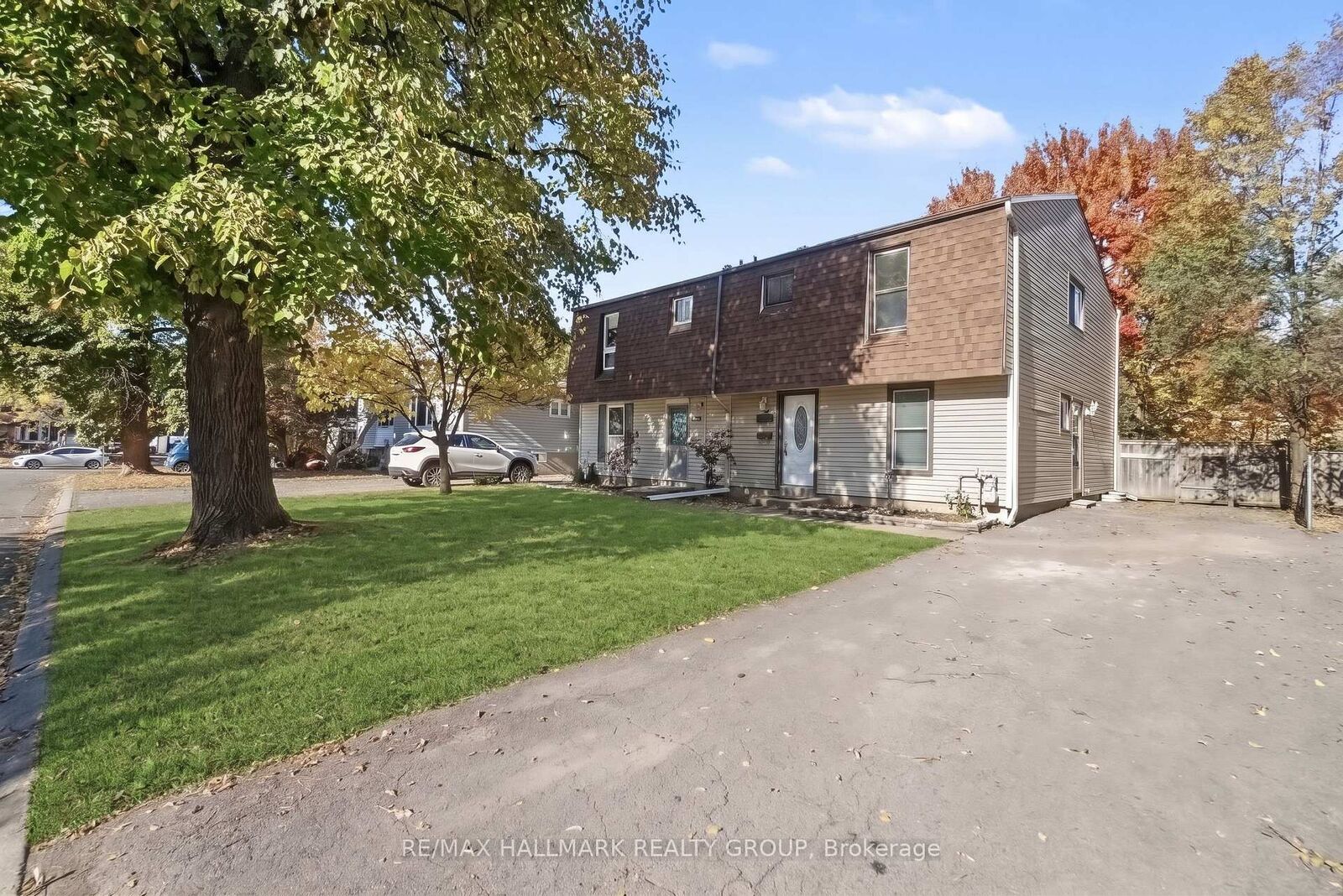 Property Photo: 1329 Lotus Street ON K1J 8B1