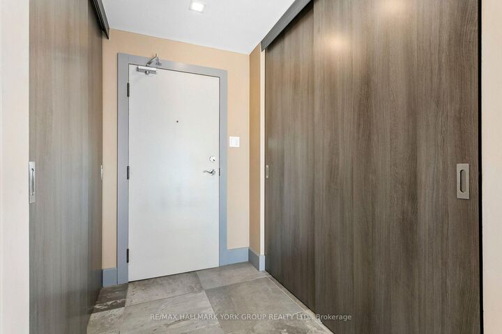 Property Photo: 700 Constellation Drive 1909 ON L5R 3G8