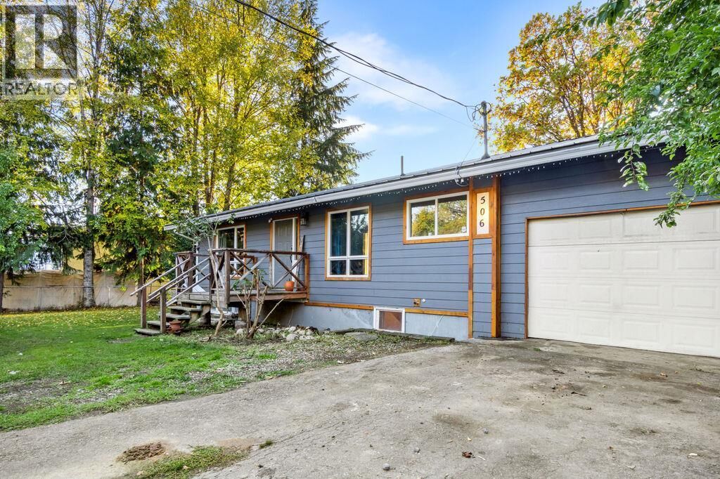 Property Photo: 506 1st Avenue Northwest BC V0G 1R0