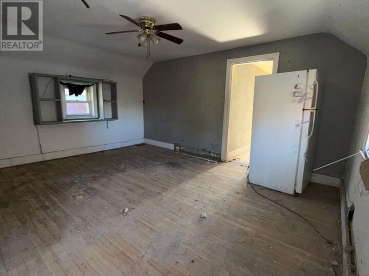 Property Photo:  660 Queen St  ON P6A 1A9 