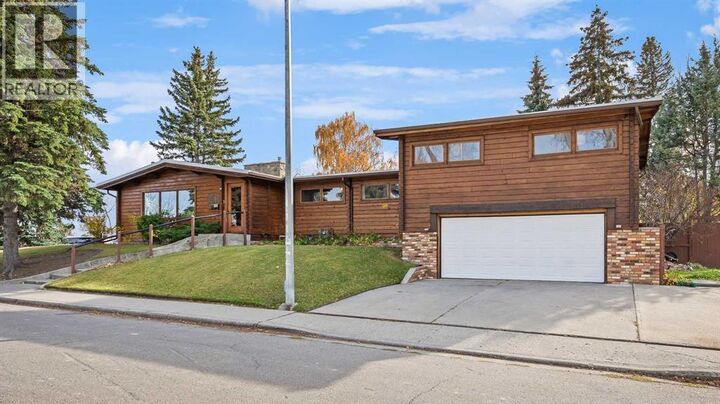 Property Photo:  4703 14A Street Southwest  AB T2T 3Y5 