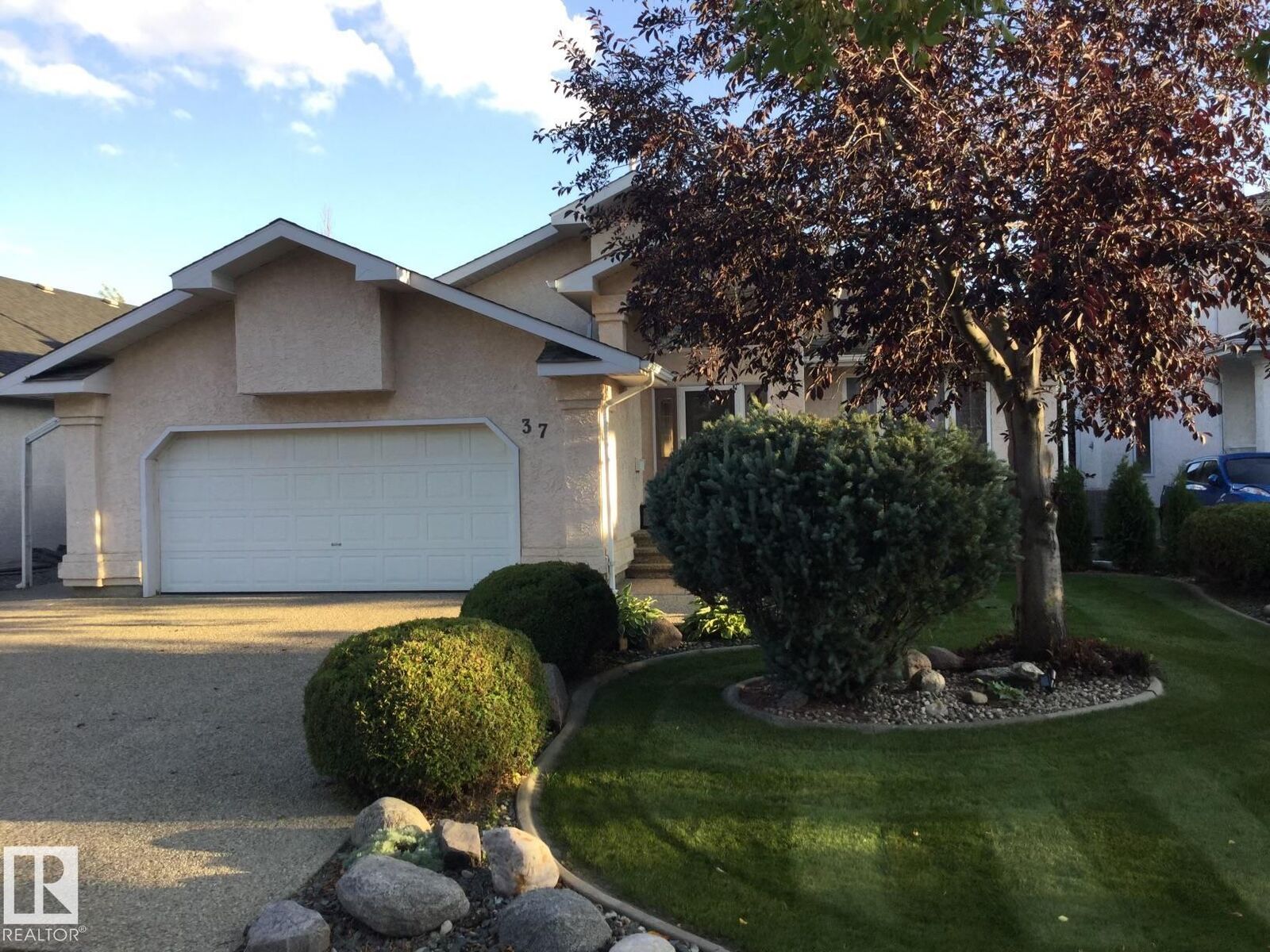 Property Photo:  37 Everest Crescent  AB T8N 6L1 
