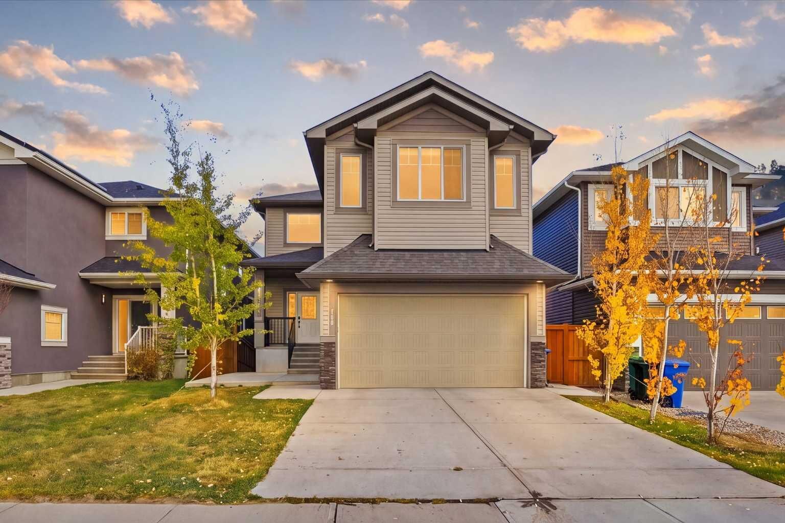 Property Photo:  110 Baysprings Gardens SW  AB T4B 5C5 