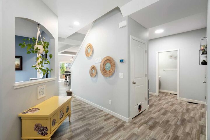 Property Photo:  642 Kingsmere Way SE  AB T4A 0X7 