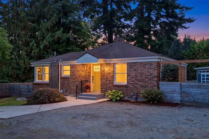 Property Photo:  10735  Densmore Avenue N  WA 98133 