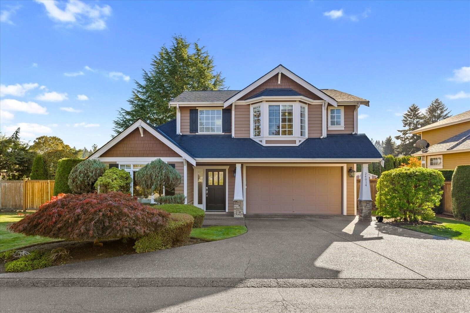Property Photo:  24014  74th Avenue W  WA 98026 