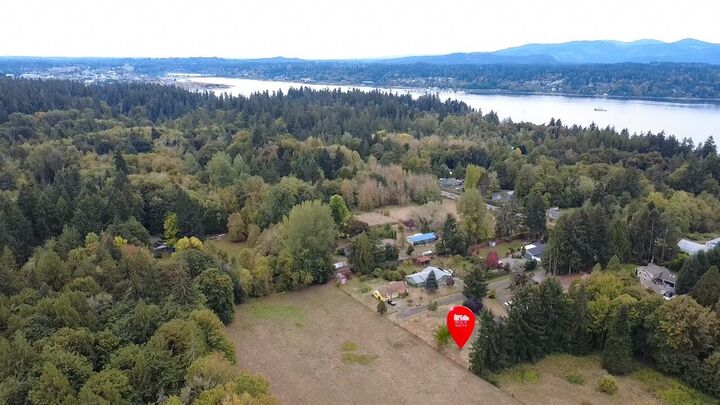 Property Photo:  628  35th Avenue NE  WA 98506 