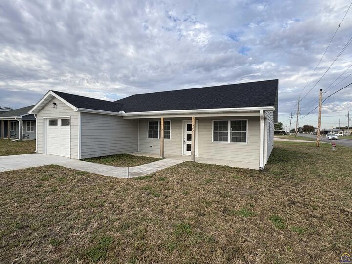 Property Photo:  525 Brookston St  KS 66801 