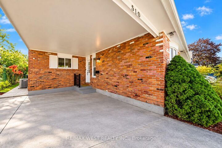 Property Photo:  510 Galedowns Court  ON L5A 3H9 