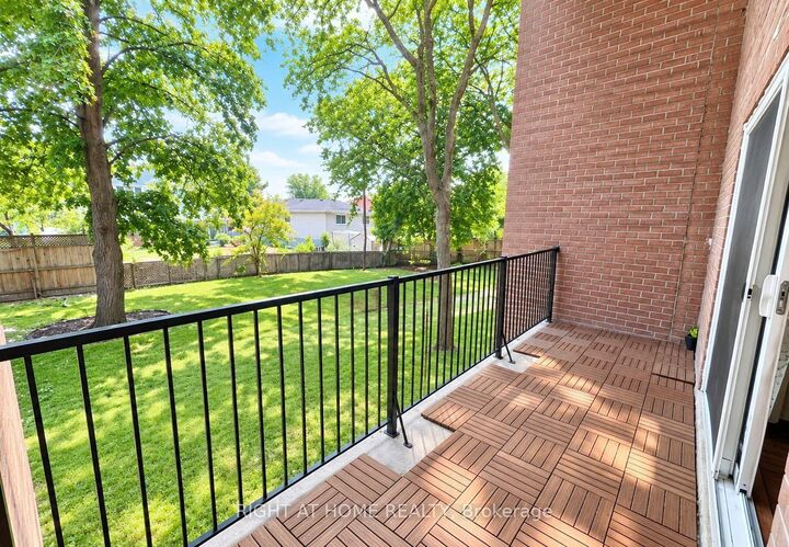 Property Photo:  165 Cherokee Boulevard 149  ON M2J 4T7 