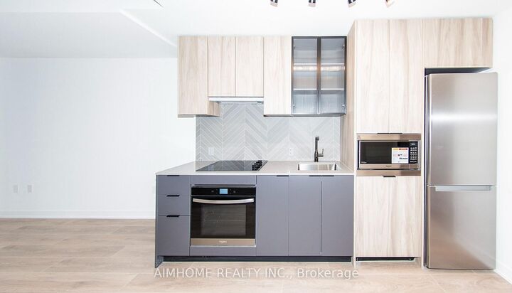 Property Photo:  1037 The Queensway N/A 524  ON M8Z 0H5 