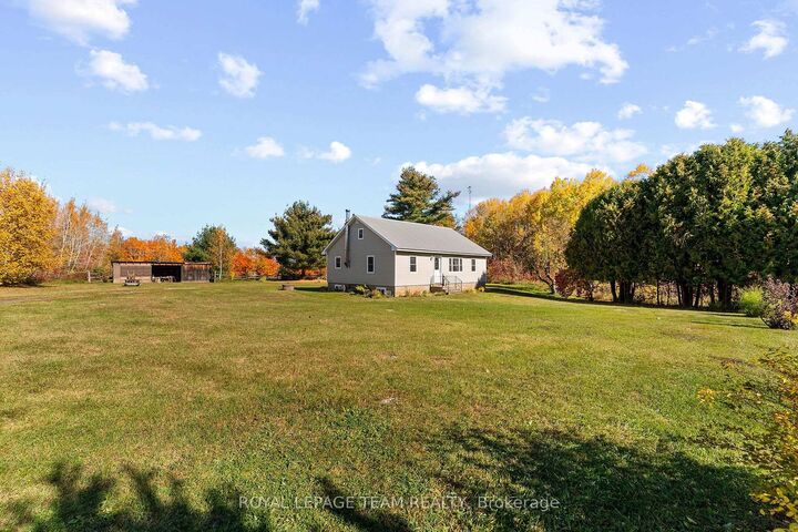 Property Photo: 16 Royal Pines Road ON K0J 1T0