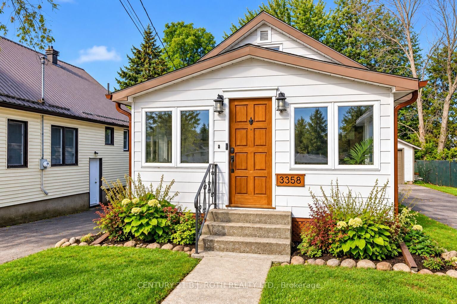Property Photo:  3358 Muskoka Street  ON L0K 2B0 