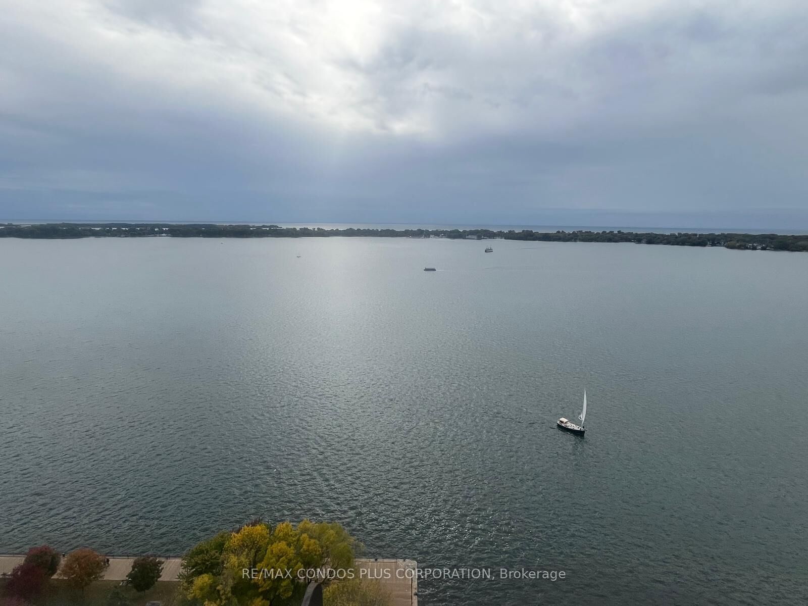 Property Photo:  65 Harbour Square 2302  ON M5J 2L4 
