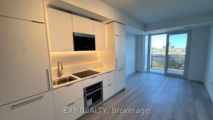 Property Photo:  1 Fairview Road E 403  ON L5A 0B4 