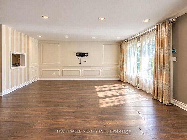 Property Photo:  299 Sunset Boulevard  ON L4A 3A4 