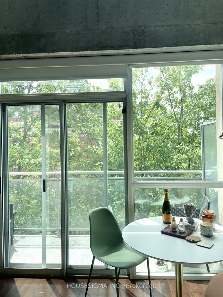 Property Photo:  954 King Street W 513  ON M6K 3L9 